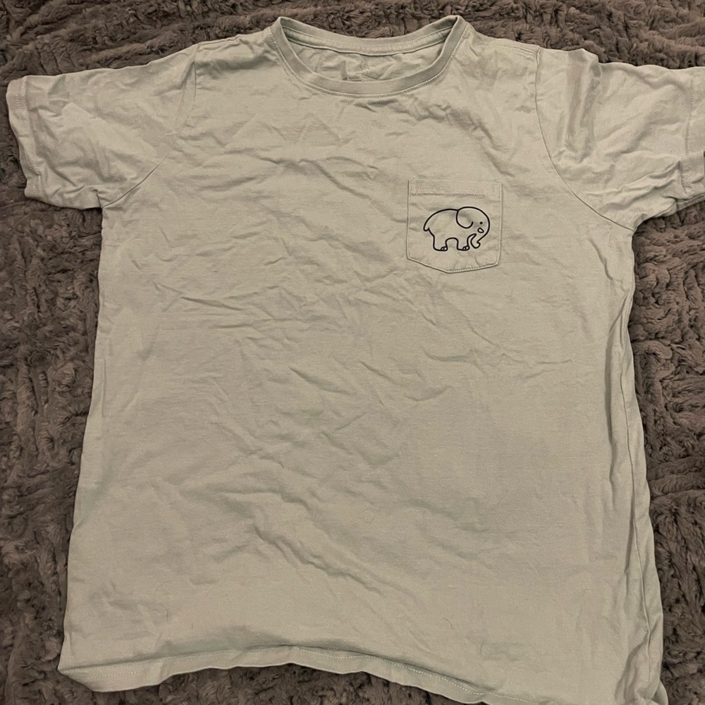 Ivory Ella elephant t-shirt. Size Medium.